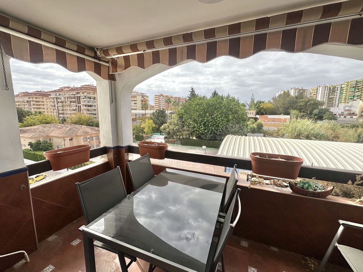 3 makuuhuone Huoneisto myytävänä paikassa Fuengirola mukana uima-altaan 
autotalli - 420 000 € (Ref: 9329603)