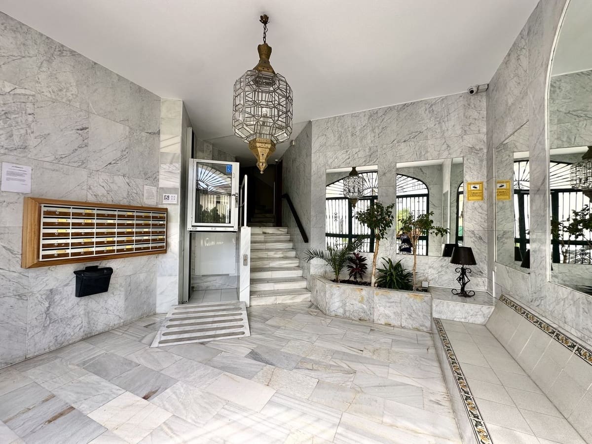 3 makuuhuone Huoneisto myytävänä paikassa Fuengirola mukana uima-altaan 
autotalli - 420 000 € (Ref: 9329603)