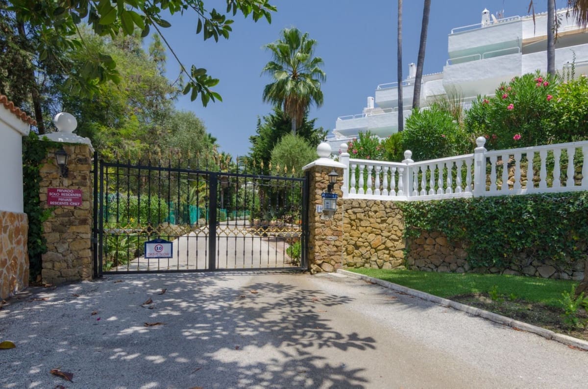 3 makuuhuone Huoneisto myytävänä paikassa Calahonda mukana uima-altaan 
autotalli - 599 000 € (Ref: 9329686)