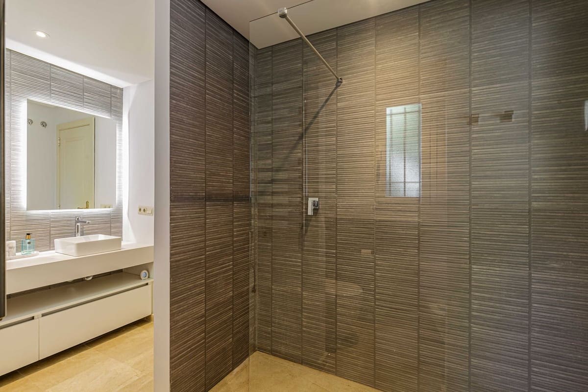 3 quarto Apartamento para venda em La Quinta com piscina garagem - 695 000 € (Ref: 9329695)