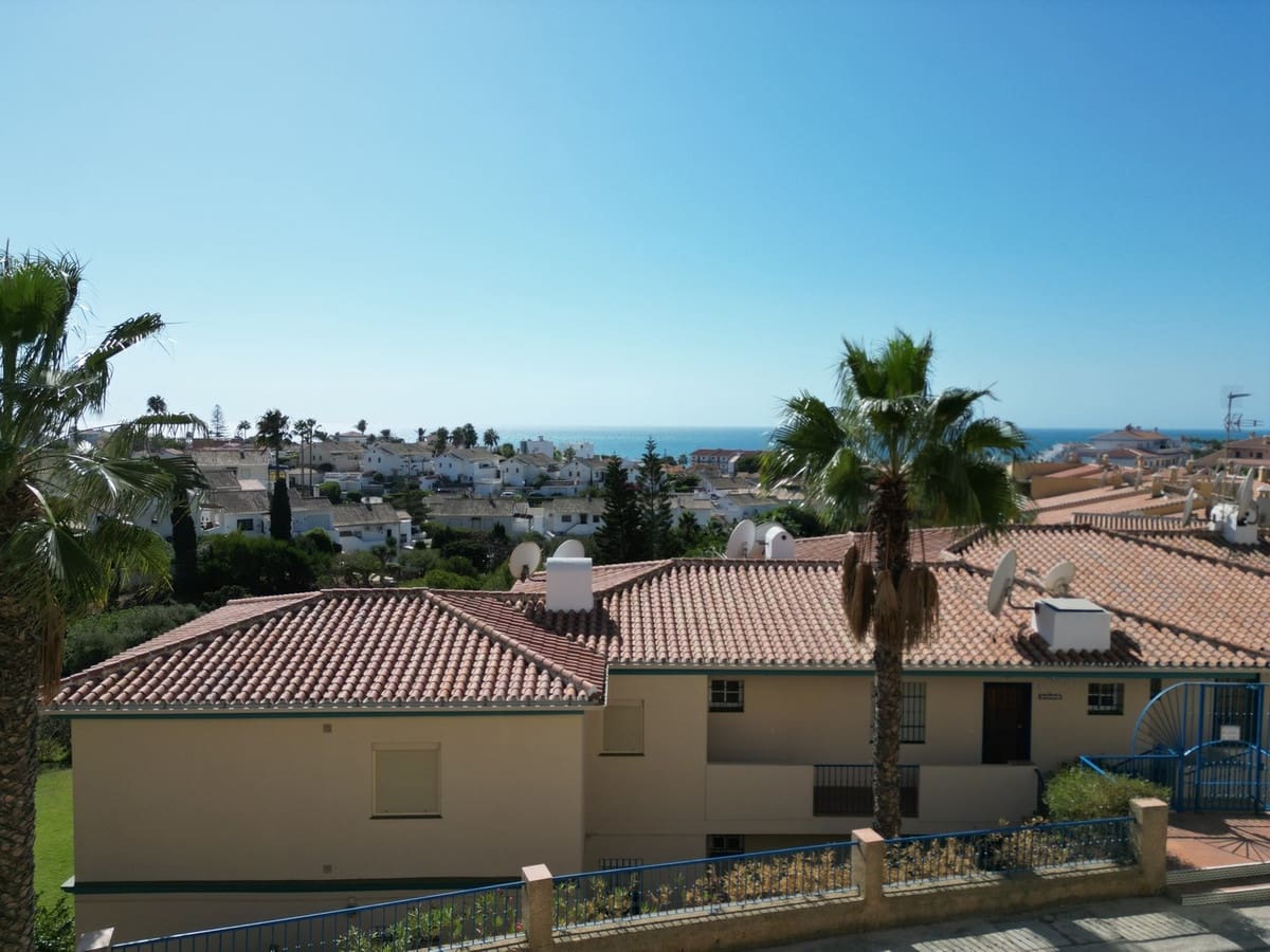 2 bedroom Apartment for sale in Mijas Costa with pool - € 277,000 (Ref: 9329700)
