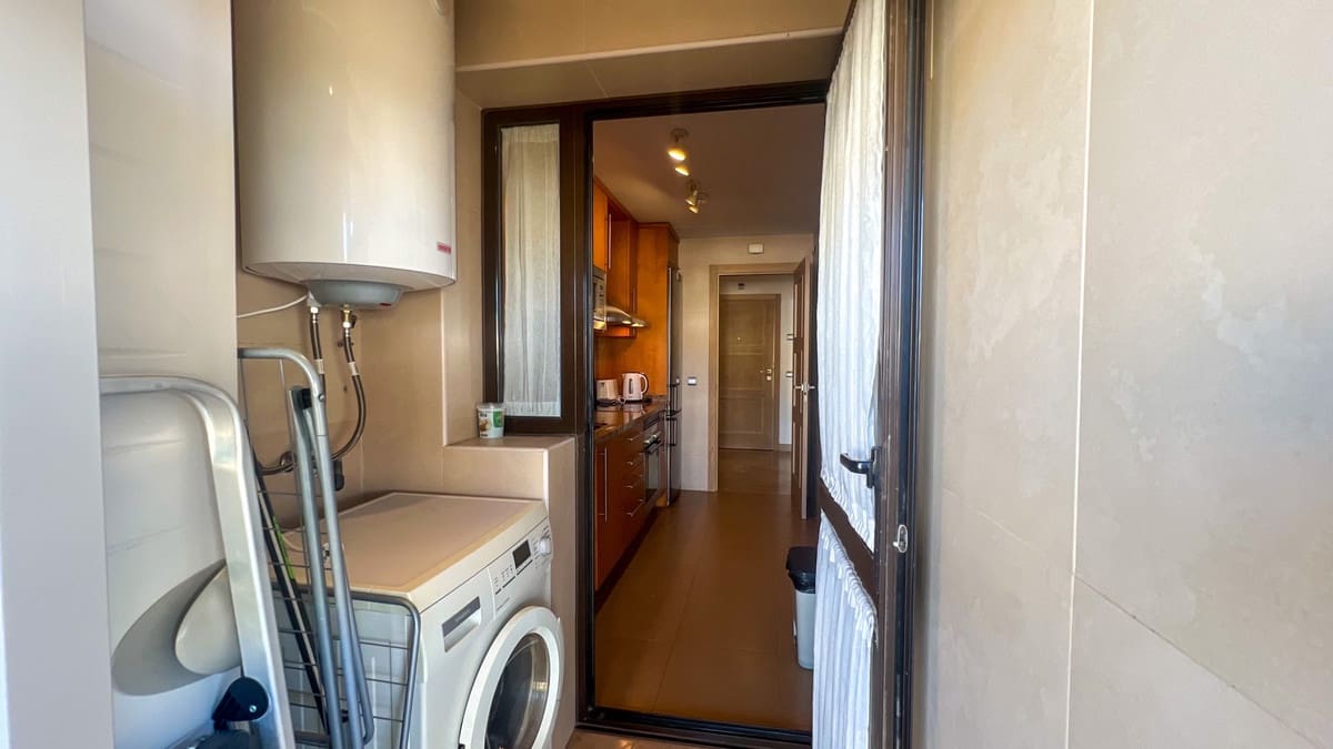 2 soveværelse Lejlighed til salg i La Duquesa / Puerto de la Duquesa med swimmingpool - € 380.000 (Ref: 9329714)