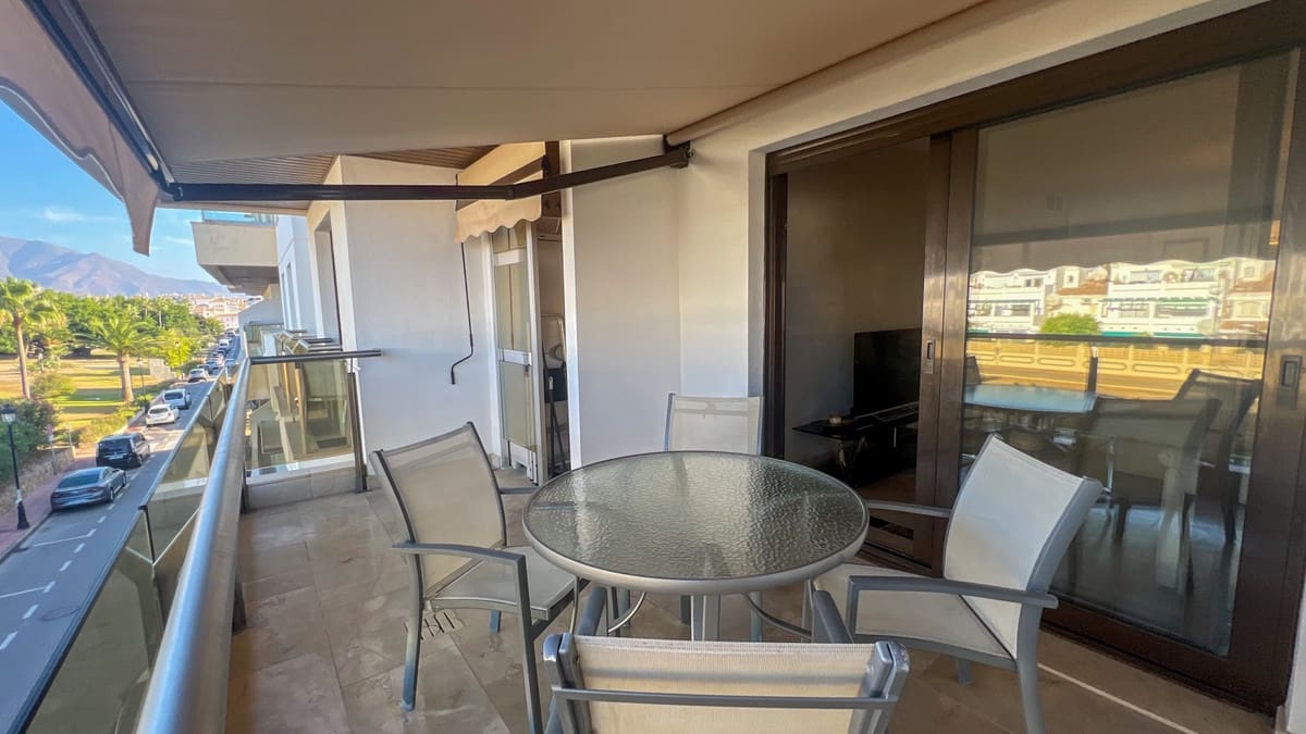 2 soveværelse Lejlighed til salg i La Duquesa / Puerto de la Duquesa med swimmingpool - € 380.000 (Ref: 9329714)