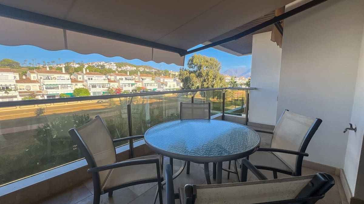 2 soveværelse Lejlighed til salg i La Duquesa / Puerto de la Duquesa med swimmingpool - € 380.000 (Ref: 9329714)