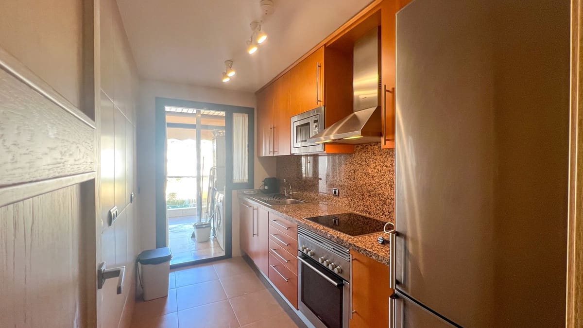 2 soveværelse Lejlighed til salg i La Duquesa / Puerto de la Duquesa med swimmingpool - € 380.000 (Ref: 9329714)