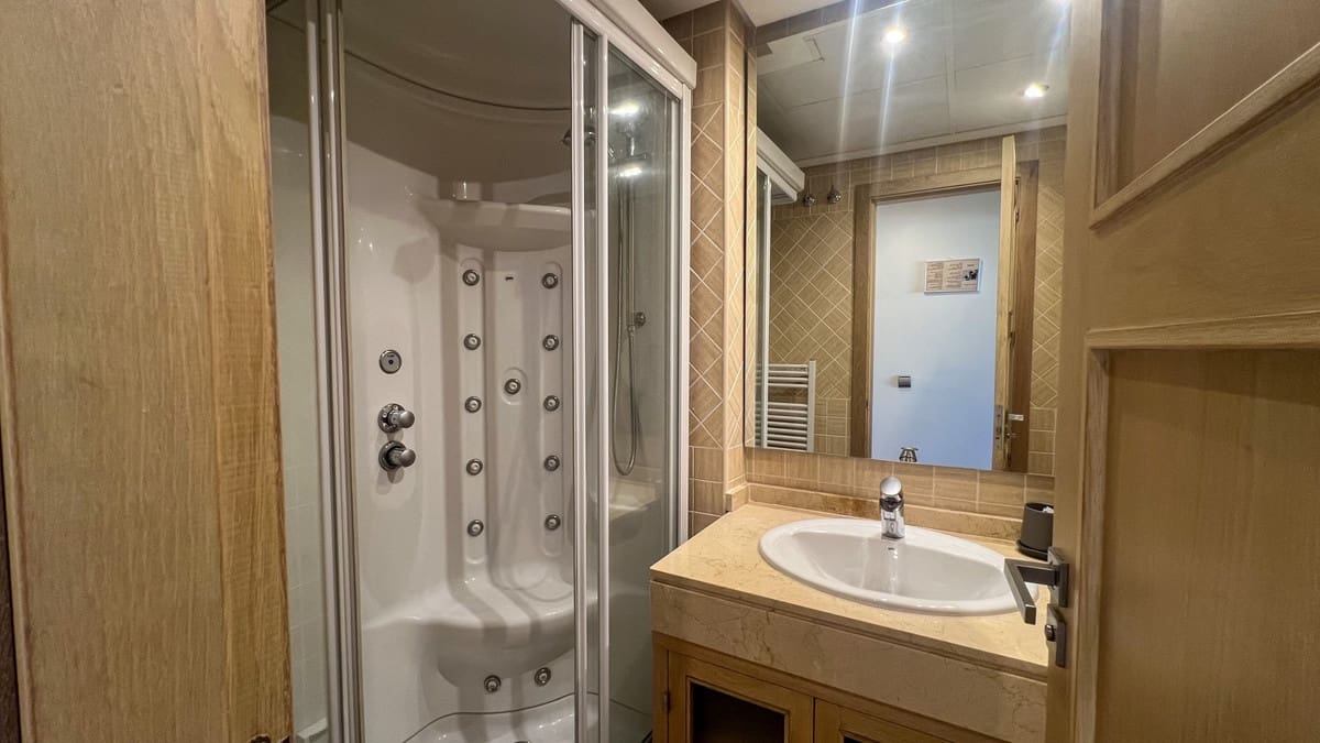 2 soveværelse Lejlighed til salg i La Duquesa / Puerto de la Duquesa med swimmingpool - € 380.000 (Ref: 9329714)