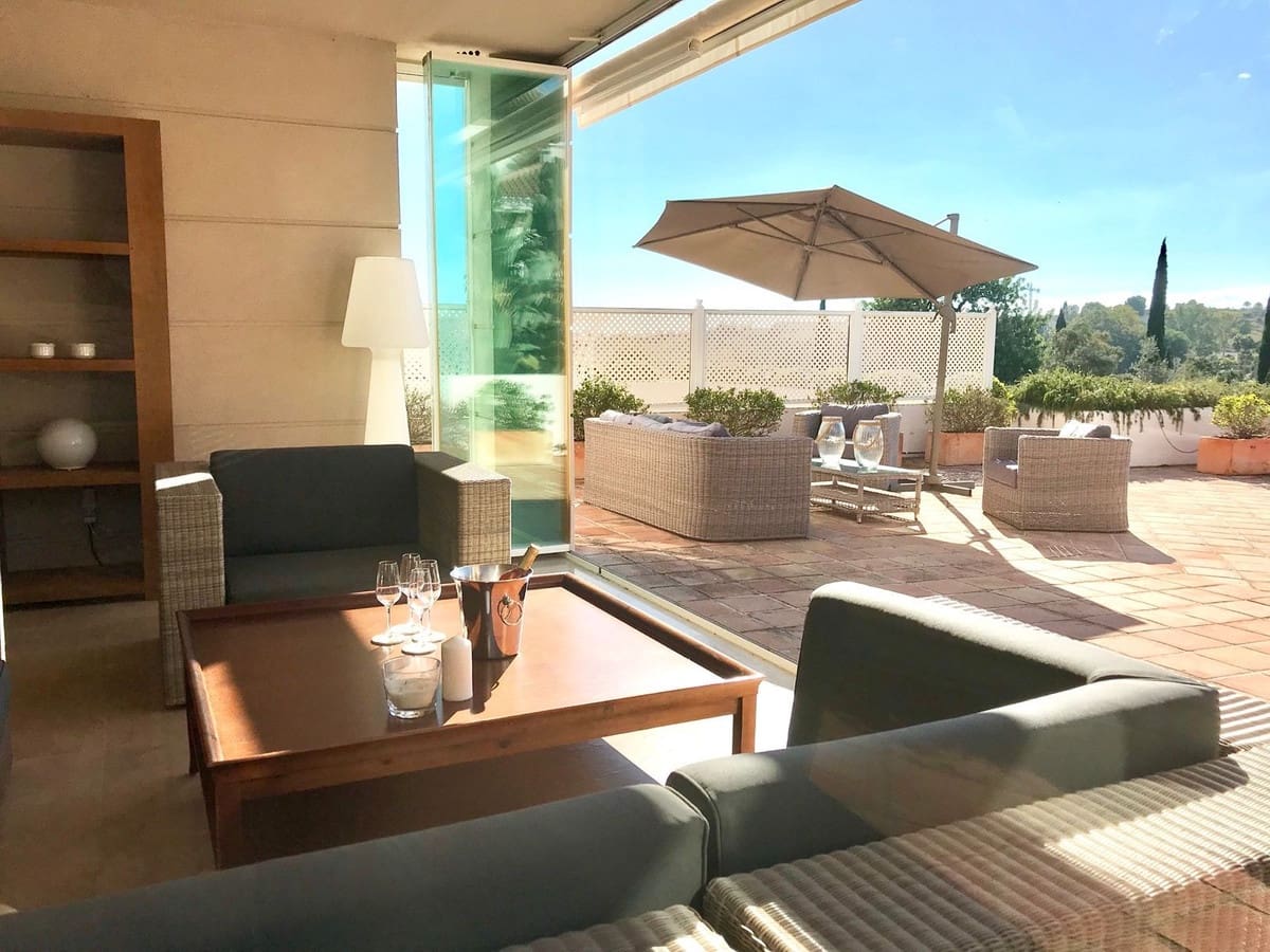 3 sypialnia Apartament na sprzedaż w Los Flamingos z basenem garażem - 1 050 000 € (Ref: 9329716)