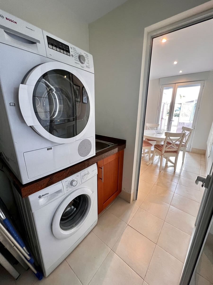 3 sypialnia Apartament na sprzedaż w Los Flamingos z basenem garażem - 1 050 000 € (Ref: 9329716)