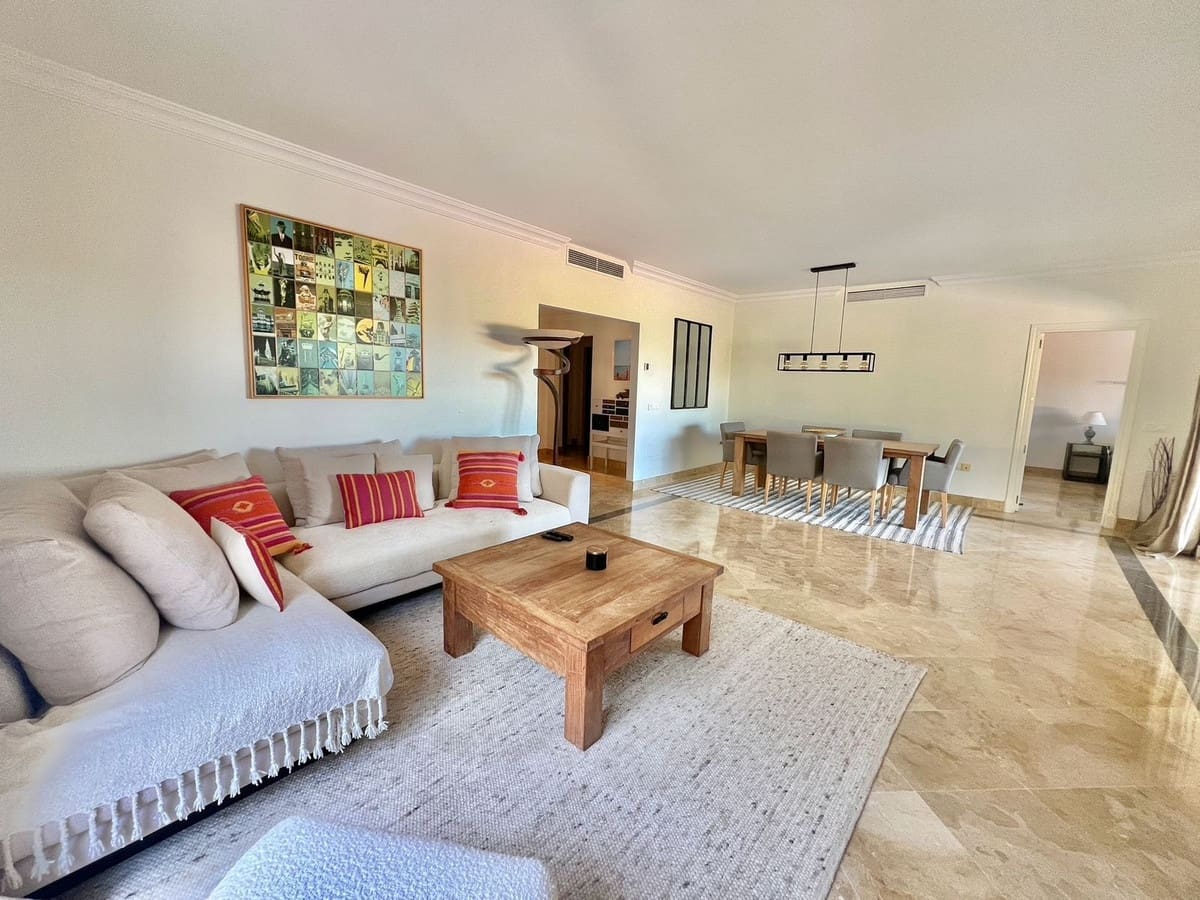 3 sypialnia Apartament na sprzedaż w Los Flamingos z basenem garażem - 1 050 000 € (Ref: 9329716)