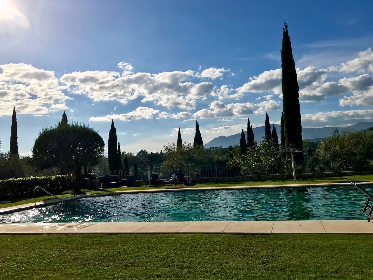 3 sypialnia Apartament na sprzedaż w Los Flamingos z basenem garażem - 1 050 000 € (Ref: 9329716)