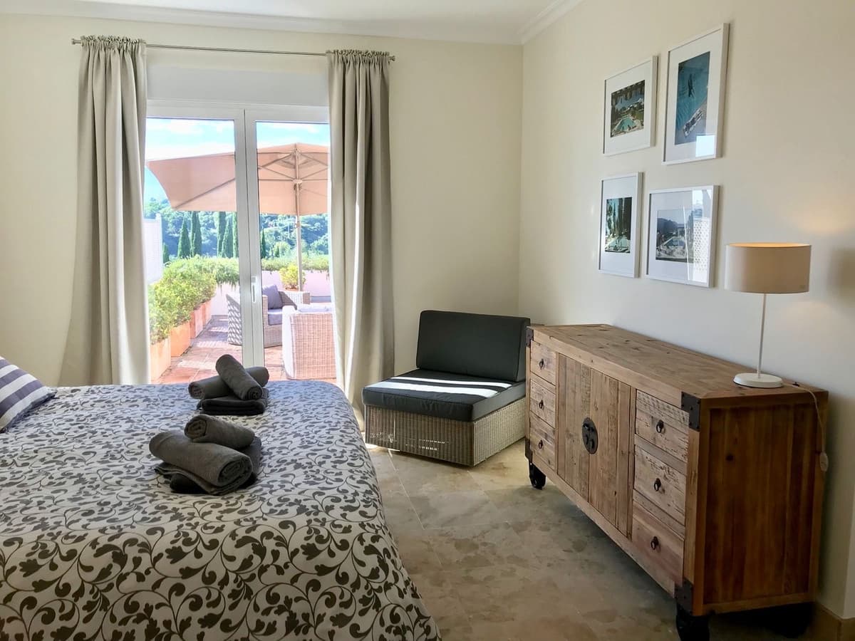 3 sypialnia Apartament na sprzedaż w Los Flamingos z basenem garażem - 1 050 000 € (Ref: 9329716)