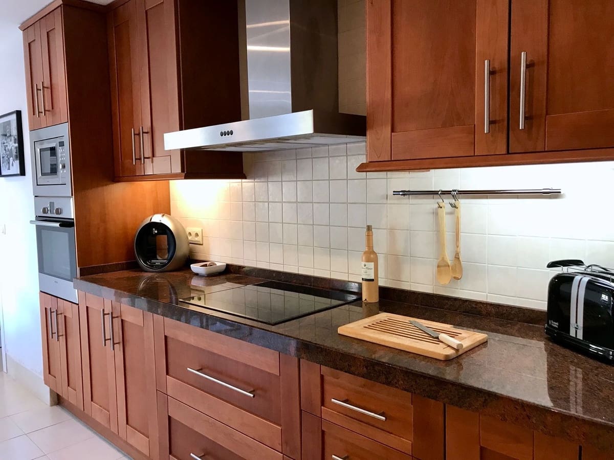 3 sypialnia Apartament na sprzedaż w Los Flamingos z basenem garażem - 1 050 000 € (Ref: 9329716)