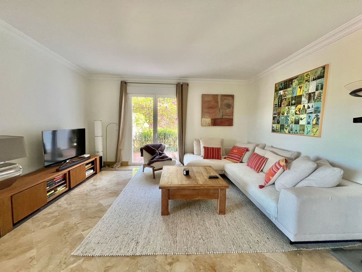 3 sypialnia Apartament na sprzedaż w Los Flamingos z basenem garażem - 1 050 000 € (Ref: 9329716)