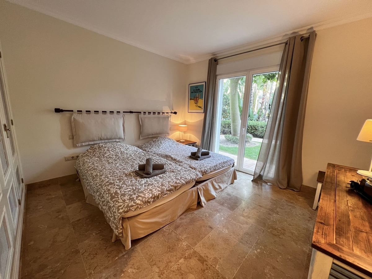 3 sypialnia Apartament na sprzedaż w Los Flamingos z basenem garażem - 1 050 000 € (Ref: 9329716)