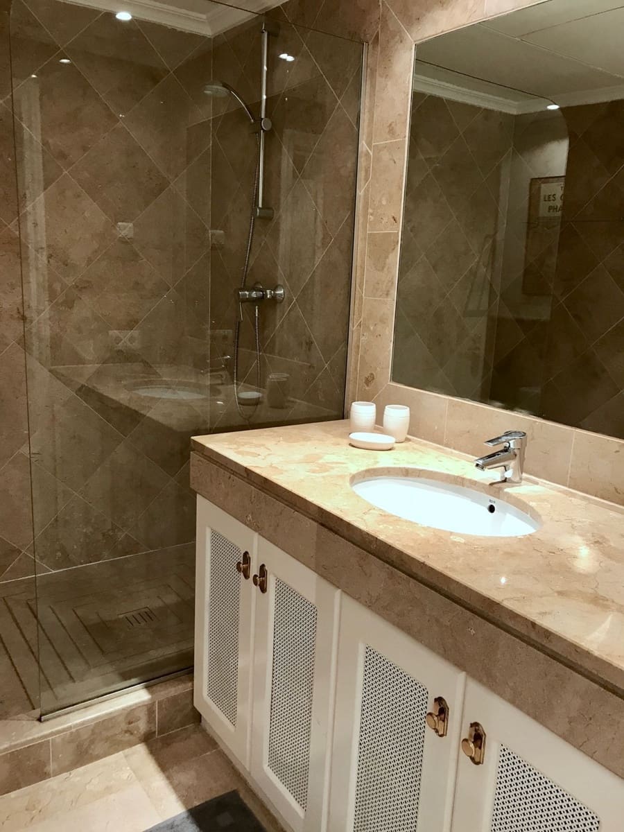 3 sypialnia Apartament na sprzedaż w Los Flamingos z basenem garażem - 1 050 000 € (Ref: 9329716)