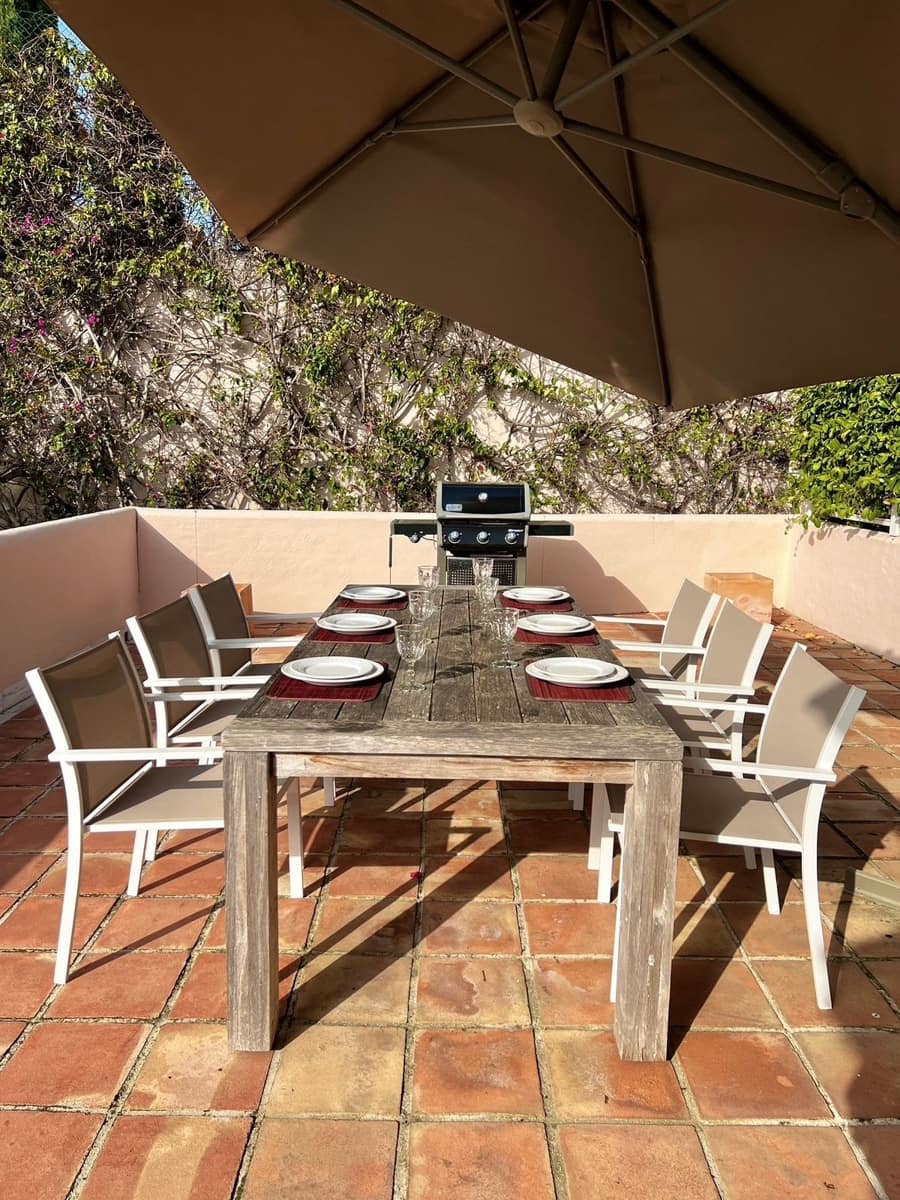 3 sypialnia Apartament na sprzedaż w Los Flamingos z basenem garażem - 1 050 000 € (Ref: 9329716)