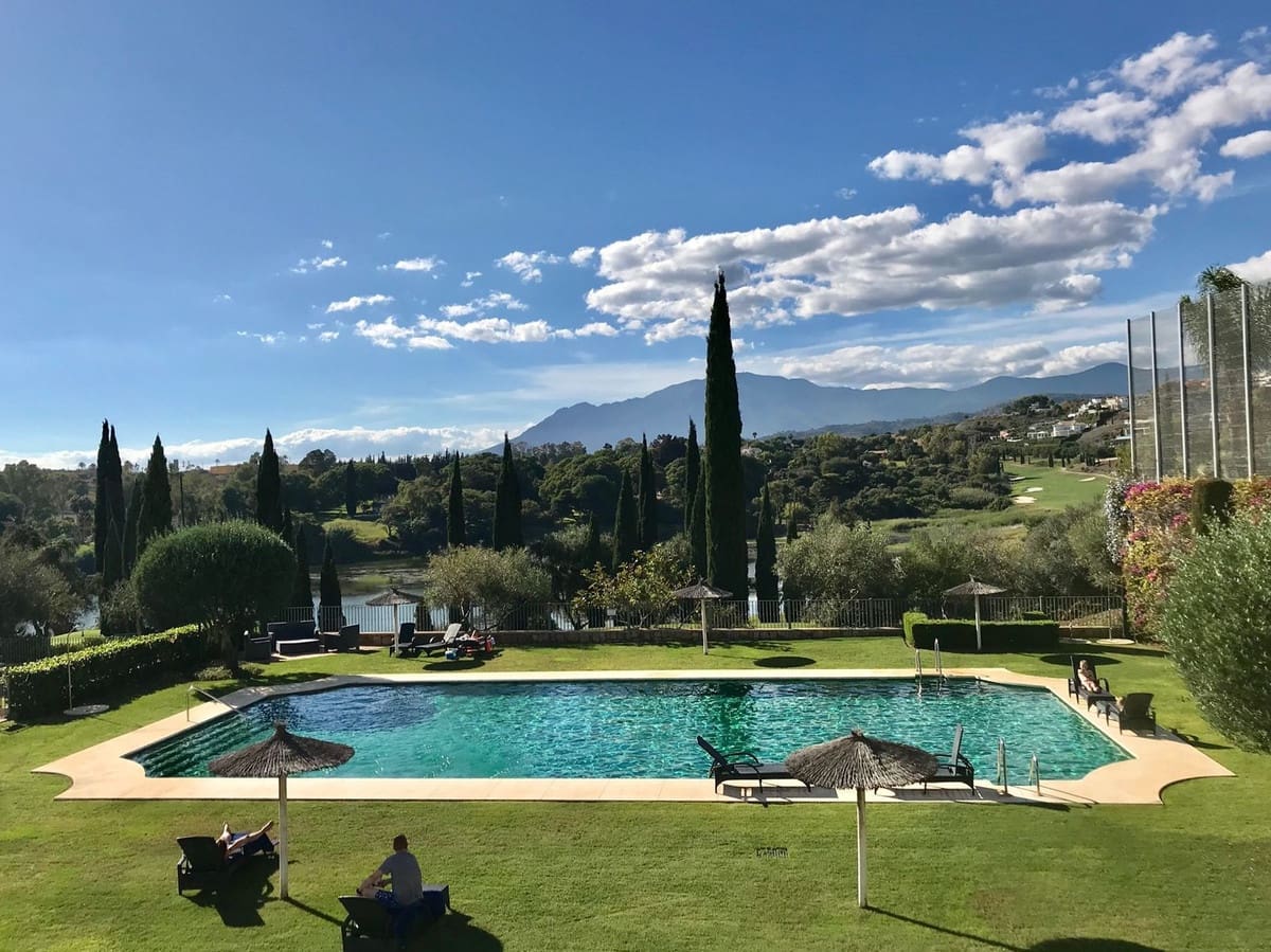 3 sypialnia Apartament na sprzedaż w Los Flamingos z basenem garażem - 1 050 000 € (Ref: 9329716)