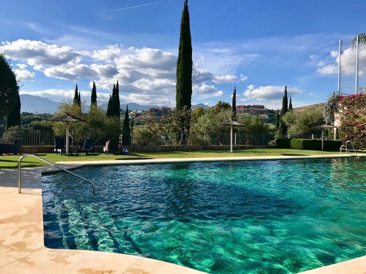 3 sypialnia Apartament na sprzedaż w Los Flamingos z basenem garażem - 1 050 000 € (Ref: 9329716)