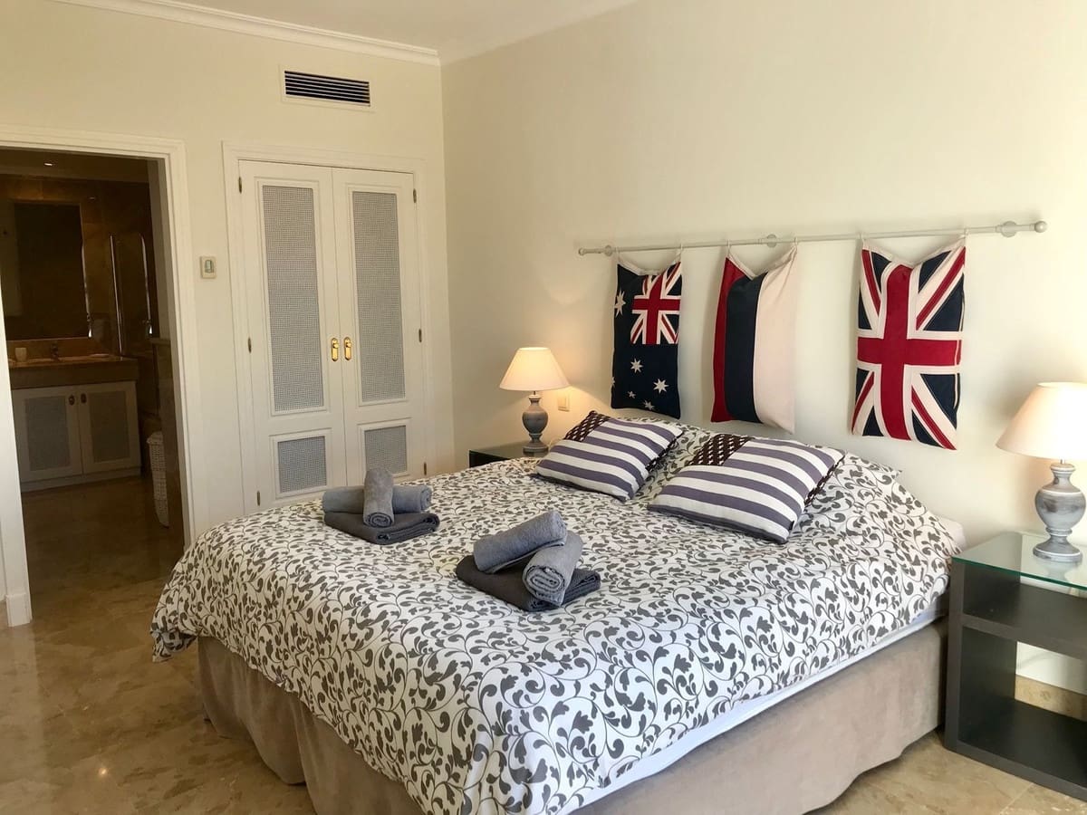 3 sypialnia Apartament na sprzedaż w Los Flamingos z basenem garażem - 1 050 000 € (Ref: 9329716)