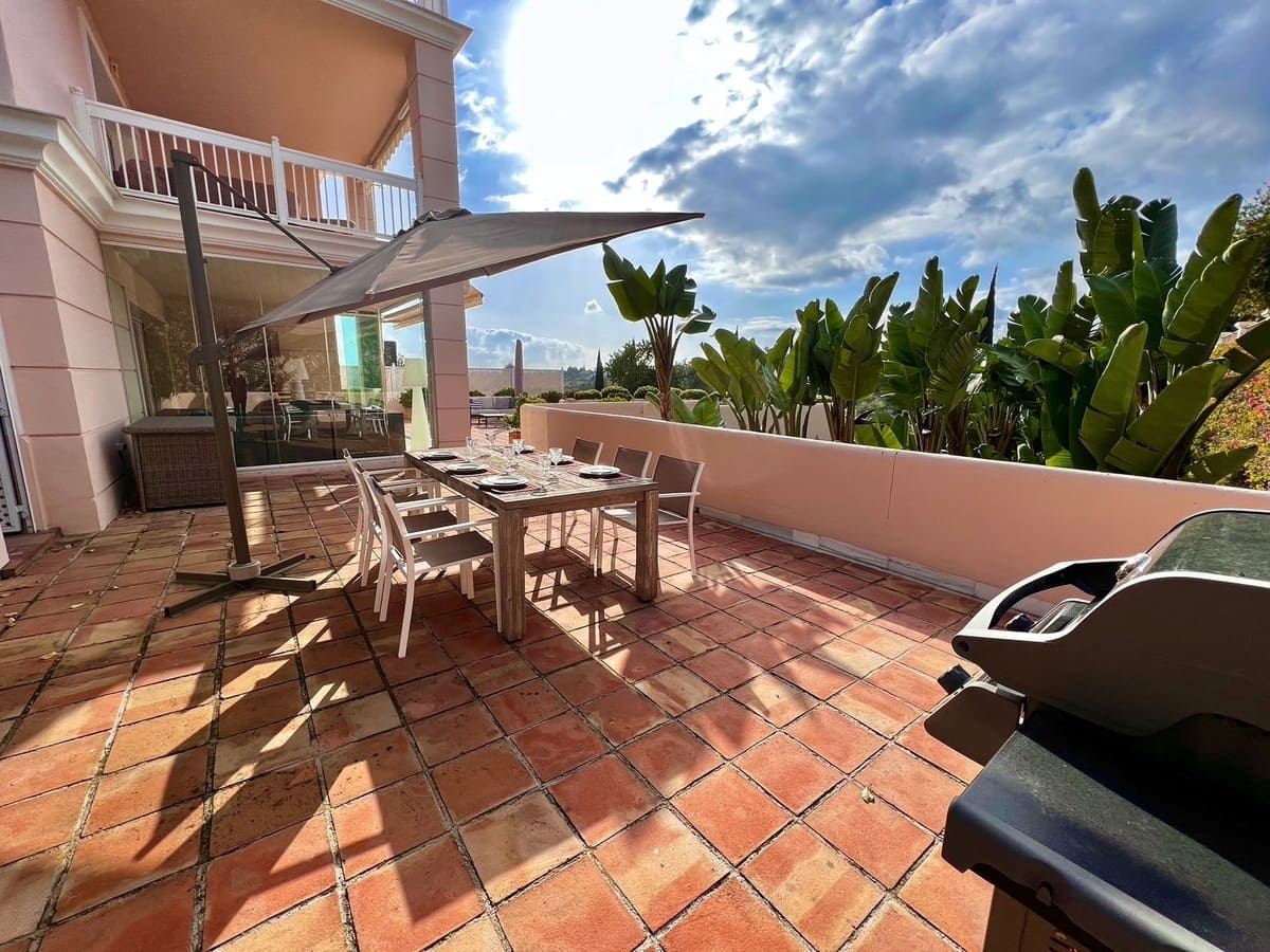 3 sypialnia Apartament na sprzedaż w Los Flamingos z basenem garażem - 1 050 000 € (Ref: 9329716)