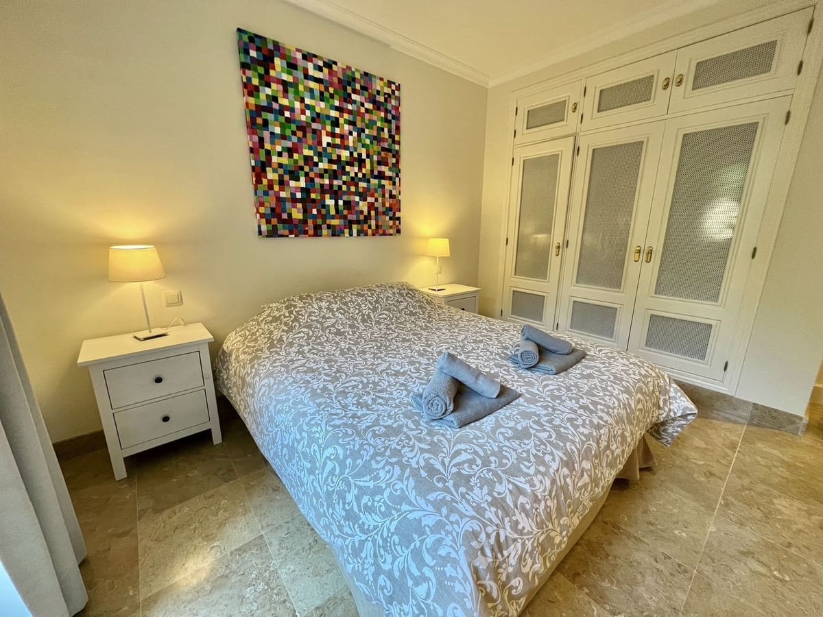 3 sypialnia Apartament na sprzedaż w Los Flamingos z basenem garażem - 1 050 000 € (Ref: 9329716)