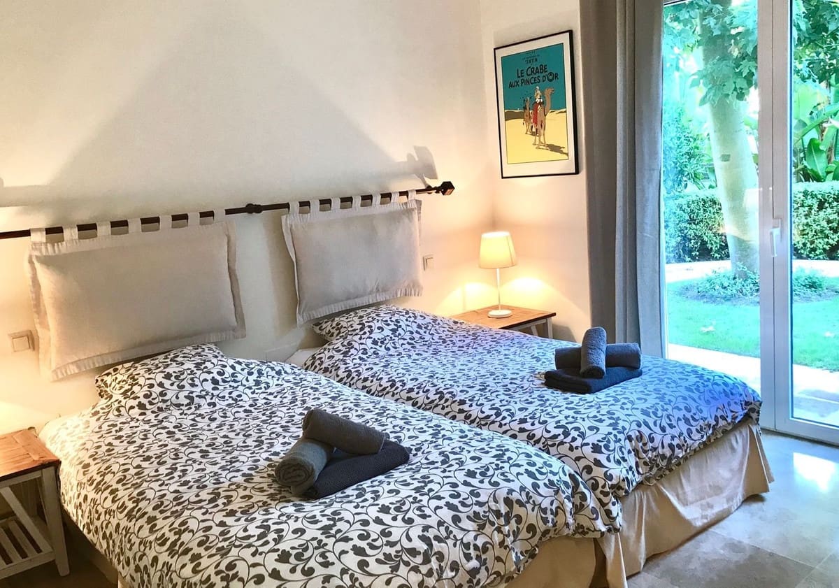 3 sypialnia Apartament na sprzedaż w Los Flamingos z basenem garażem - 1 050 000 € (Ref: 9329716)