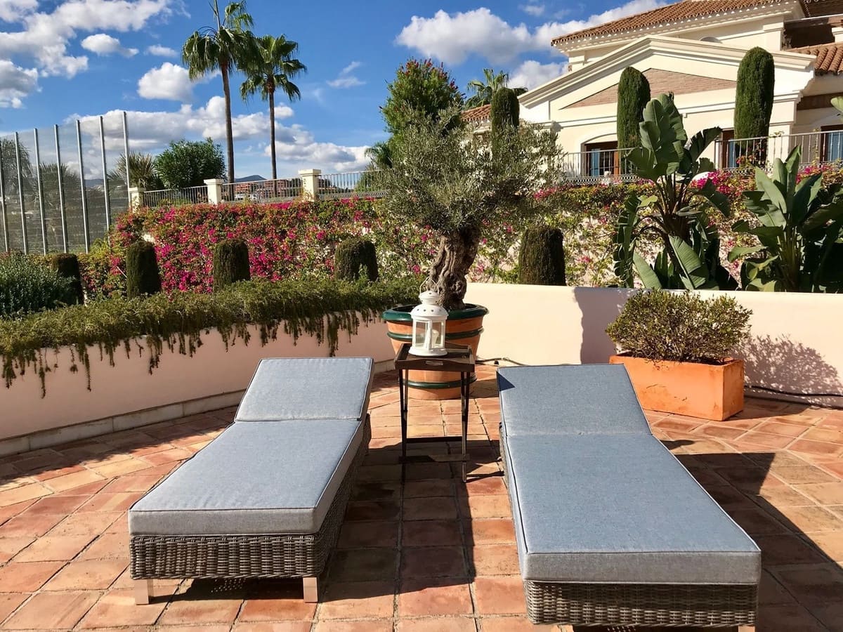 3 sypialnia Apartament na sprzedaż w Los Flamingos z basenem garażem - 1 050 000 € (Ref: 9329716)