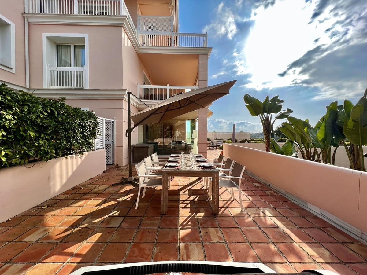 3 sypialnia Apartament na sprzedaż w Los Flamingos z basenem garażem - 1 050 000 € (Ref: 9329716)