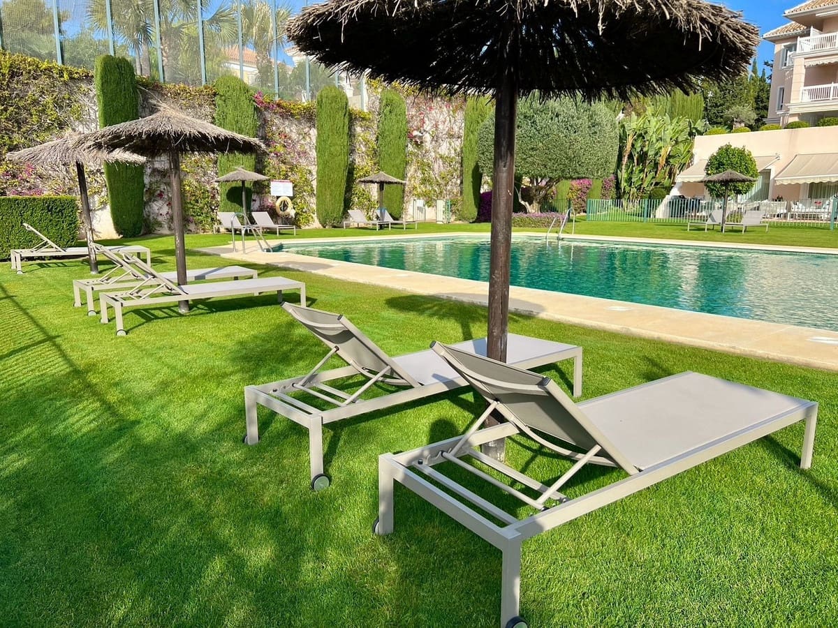 3 sypialnia Apartament na sprzedaż w Los Flamingos z basenem garażem - 1 050 000 € (Ref: 9329716)