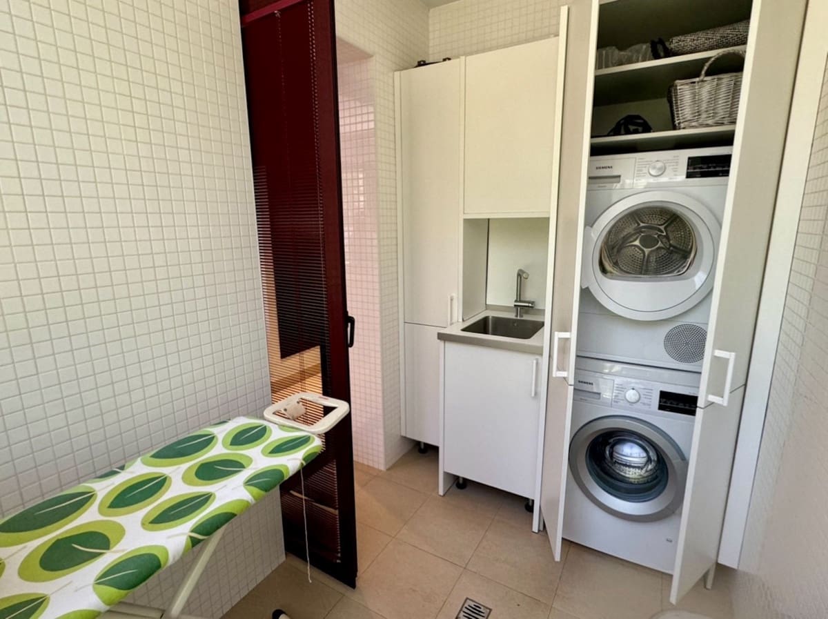 2 soverom Leilighet til salgs i Puerto Banus med svømmebasseng garasje - € 1 650 000 (Ref: 9329717)