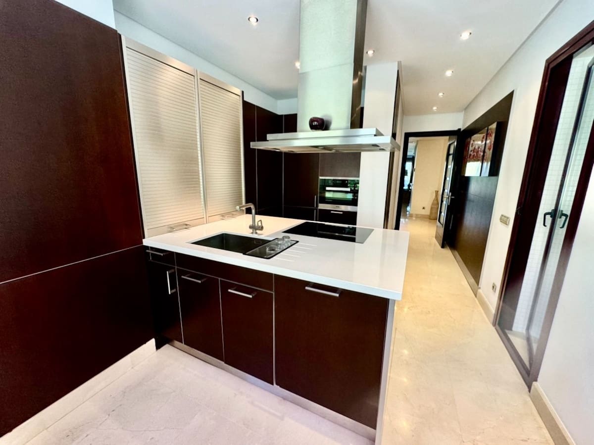 2 soverom Leilighet til salgs i Puerto Banus med svømmebasseng garasje - € 1 650 000 (Ref: 9329717)