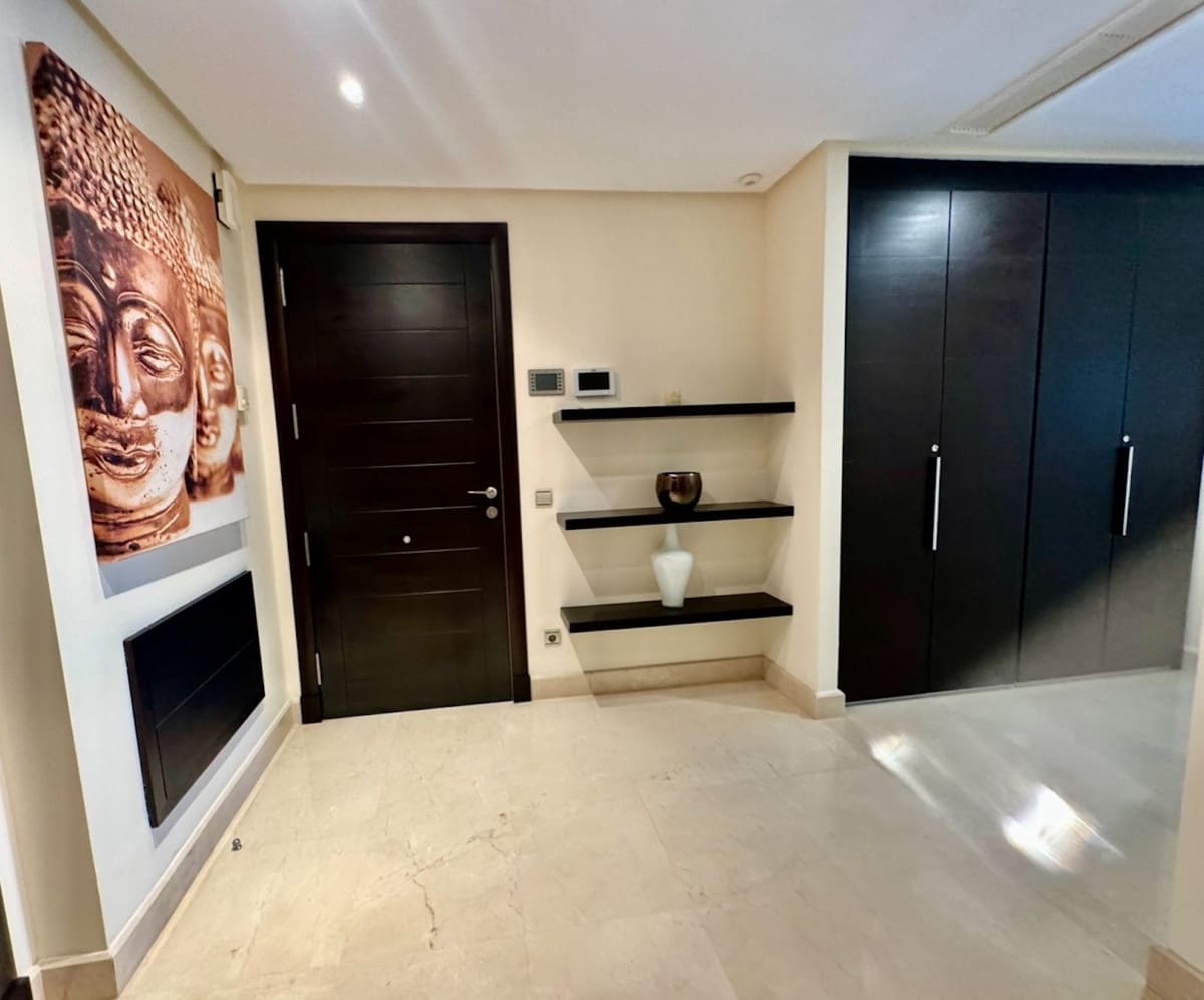 2 soverom Leilighet til salgs i Puerto Banus med svømmebasseng garasje - € 1 650 000 (Ref: 9329717)