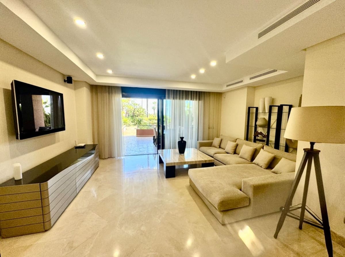 2 soverom Leilighet til salgs i Puerto Banus med svømmebasseng garasje - € 1 650 000 (Ref: 9329717)