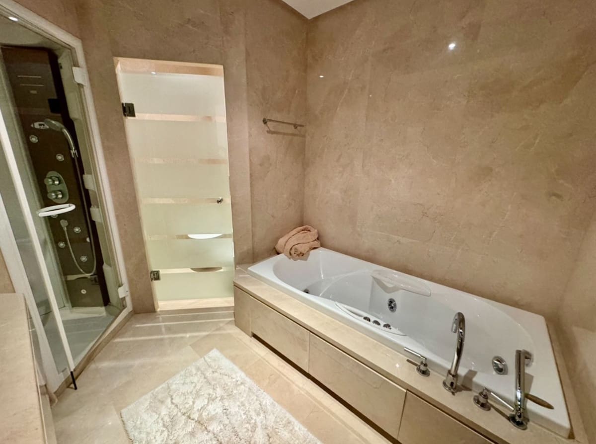 2 soverom Leilighet til salgs i Puerto Banus med svømmebasseng garasje - € 1 650 000 (Ref: 9329717)