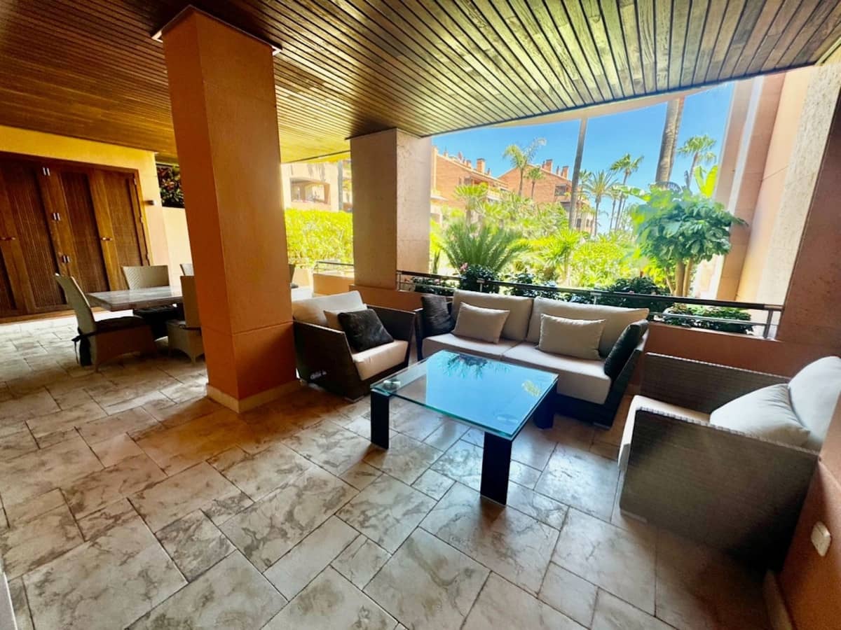 2 soverom Leilighet til salgs i Puerto Banus med svømmebasseng garasje - € 1 650 000 (Ref: 9329717)