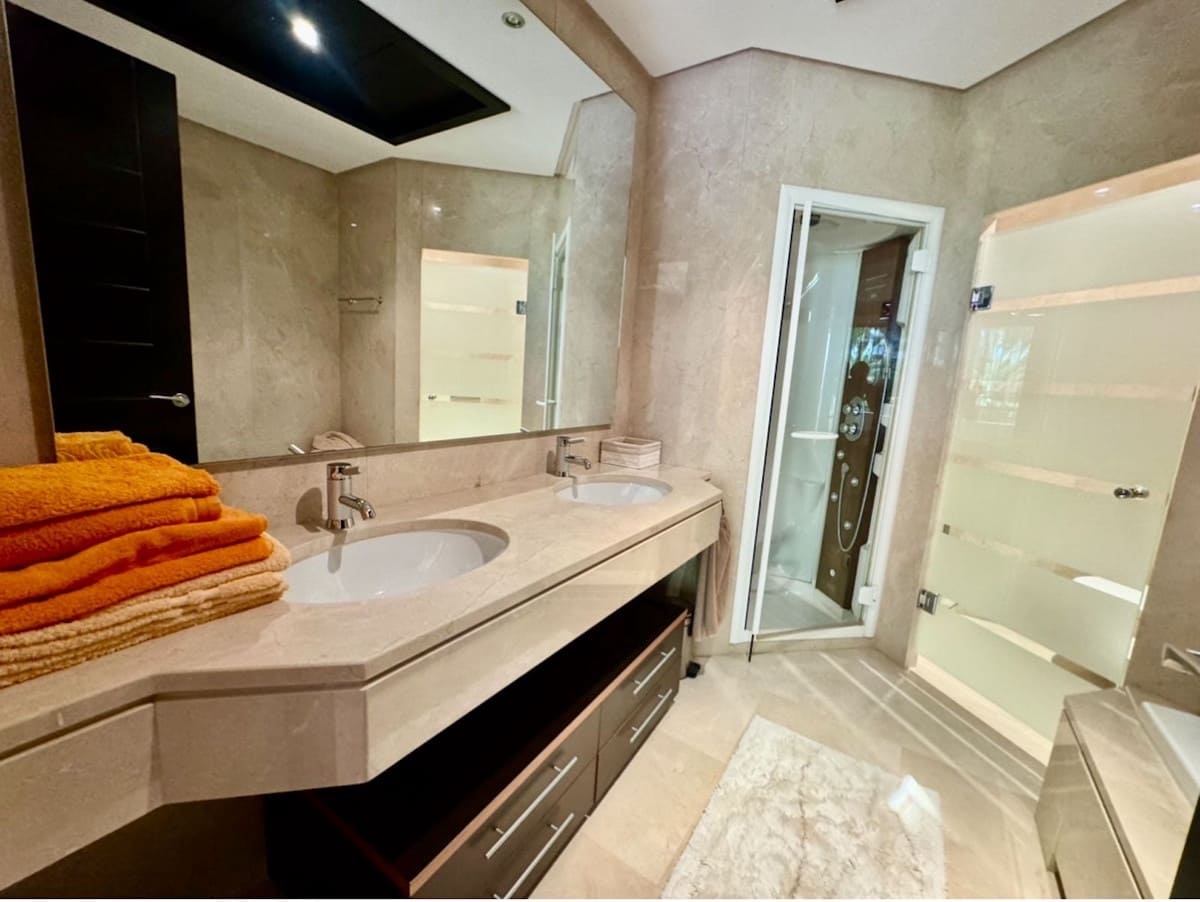 2 soverom Leilighet til salgs i Puerto Banus med svømmebasseng garasje - € 1 650 000 (Ref: 9329717)