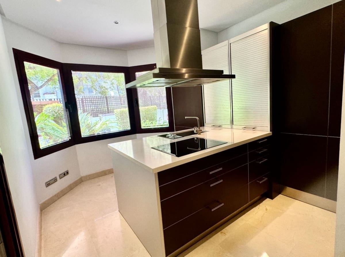 2 soverom Leilighet til salgs i Puerto Banus med svømmebasseng garasje - € 1 650 000 (Ref: 9329717)