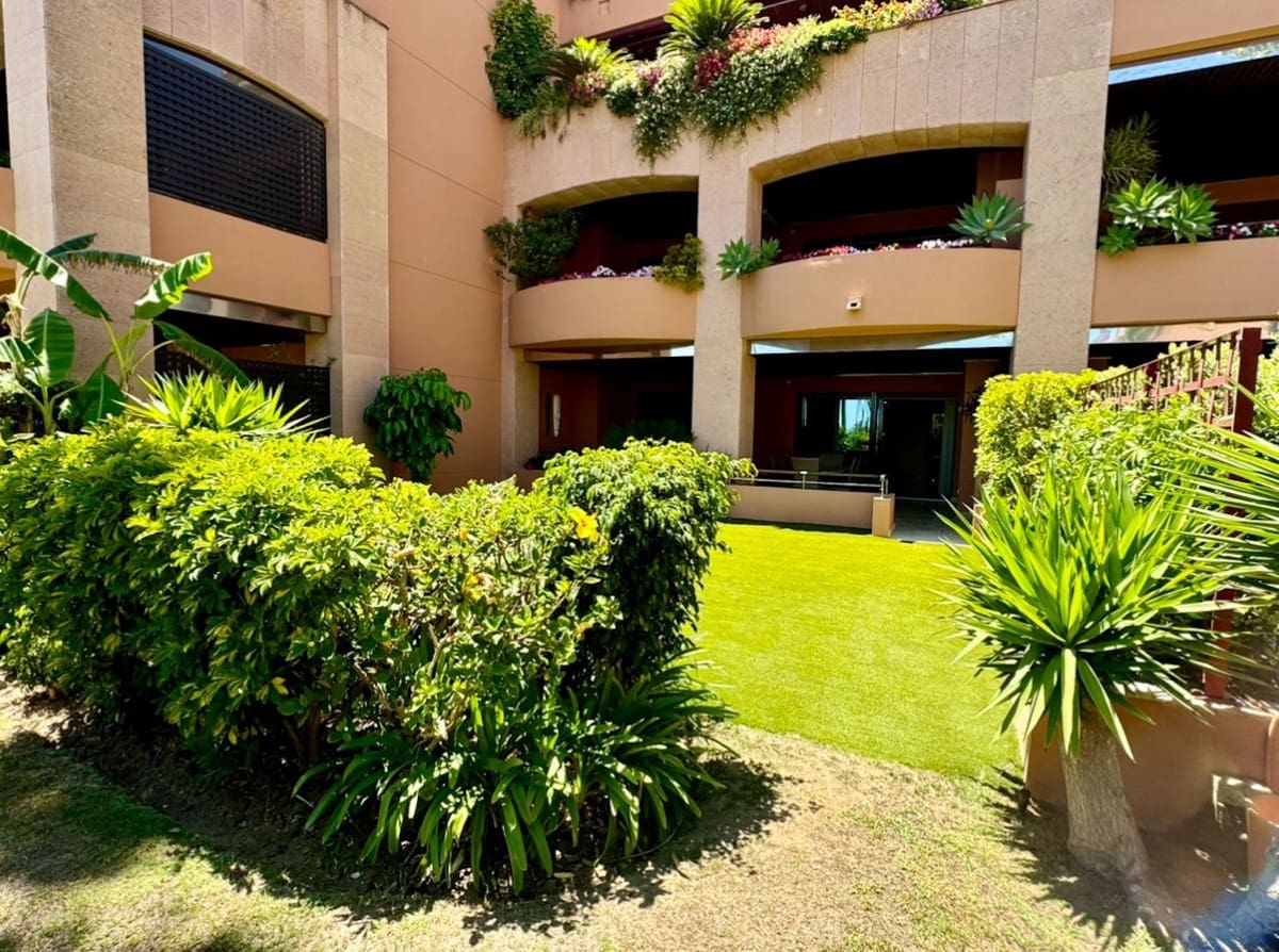 2 soverom Leilighet til salgs i Puerto Banus med svømmebasseng garasje - € 1 650 000 (Ref: 9329717)