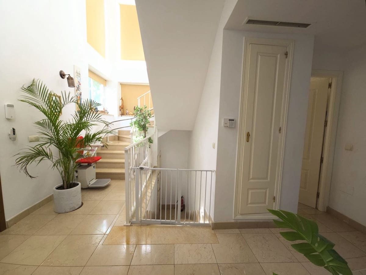 4 soverom Kjedet enebolig til salgs i Riviera del Sol med svømmebasseng garasje - € 795 000 (Ref: 9329736)