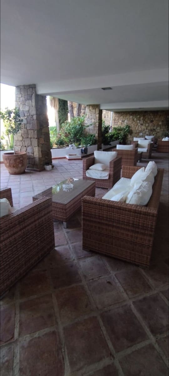 2 bedroom Apartment for sale in Nueva Andalucia with pool garage - € 640,000 (Ref: 9337098)