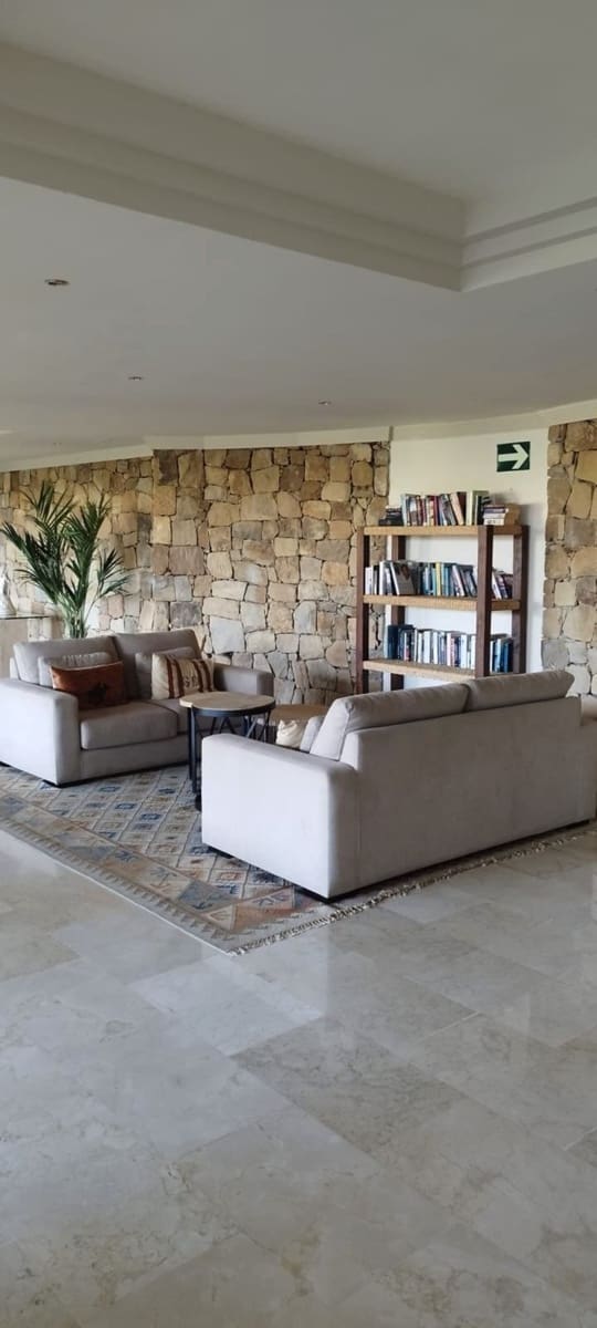 2 bedroom Apartment for sale in Nueva Andalucia with pool garage - € 640,000 (Ref: 9337098)