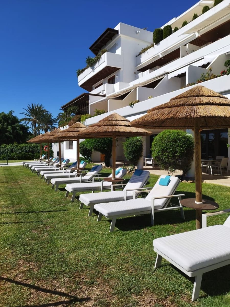 2 bedroom Apartment for sale in Nueva Andalucia with pool garage - € 640,000 (Ref: 9337098)