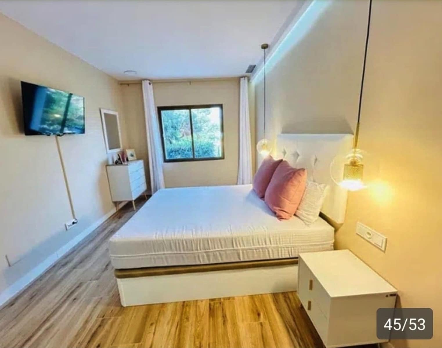 2 bedroom Apartment for sale in Nueva Andalucia with pool garage - € 640,000 (Ref: 9337098)