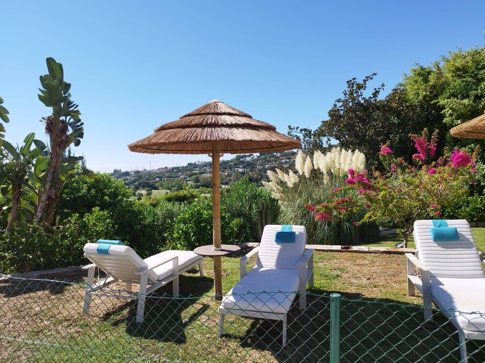 2 bedroom Apartment for sale in Nueva Andalucia with pool garage - € 640,000 (Ref: 9337098)