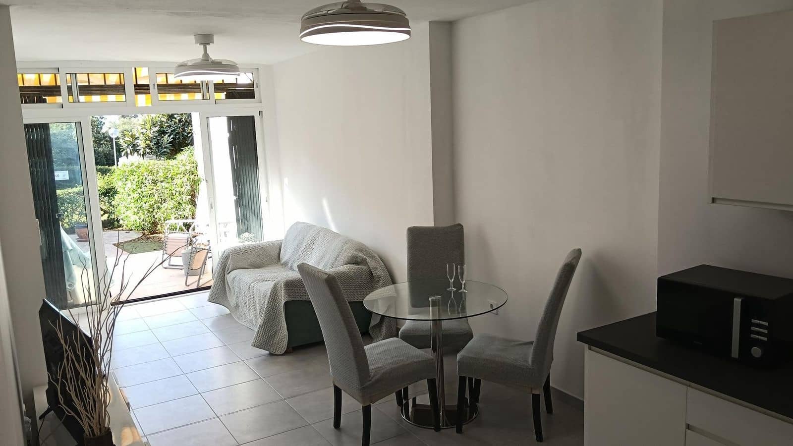 2 soveværelse Lejlighed til salg i El Faro med swimmingpool garage - € 272.500 (Ref: 9337100)