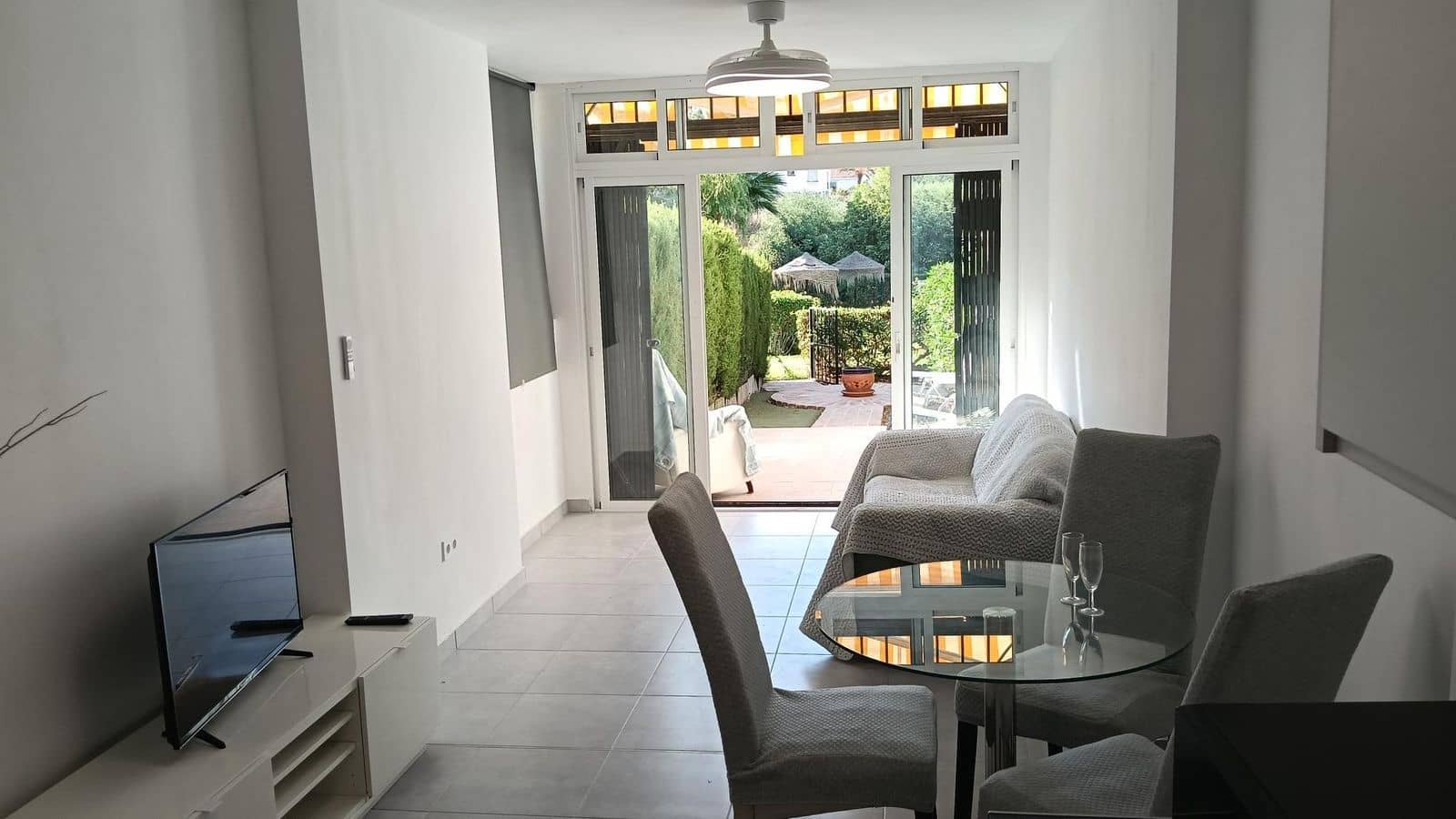 2 soveværelse Lejlighed til salg i El Faro med swimmingpool garage - € 272.500 (Ref: 9337100)