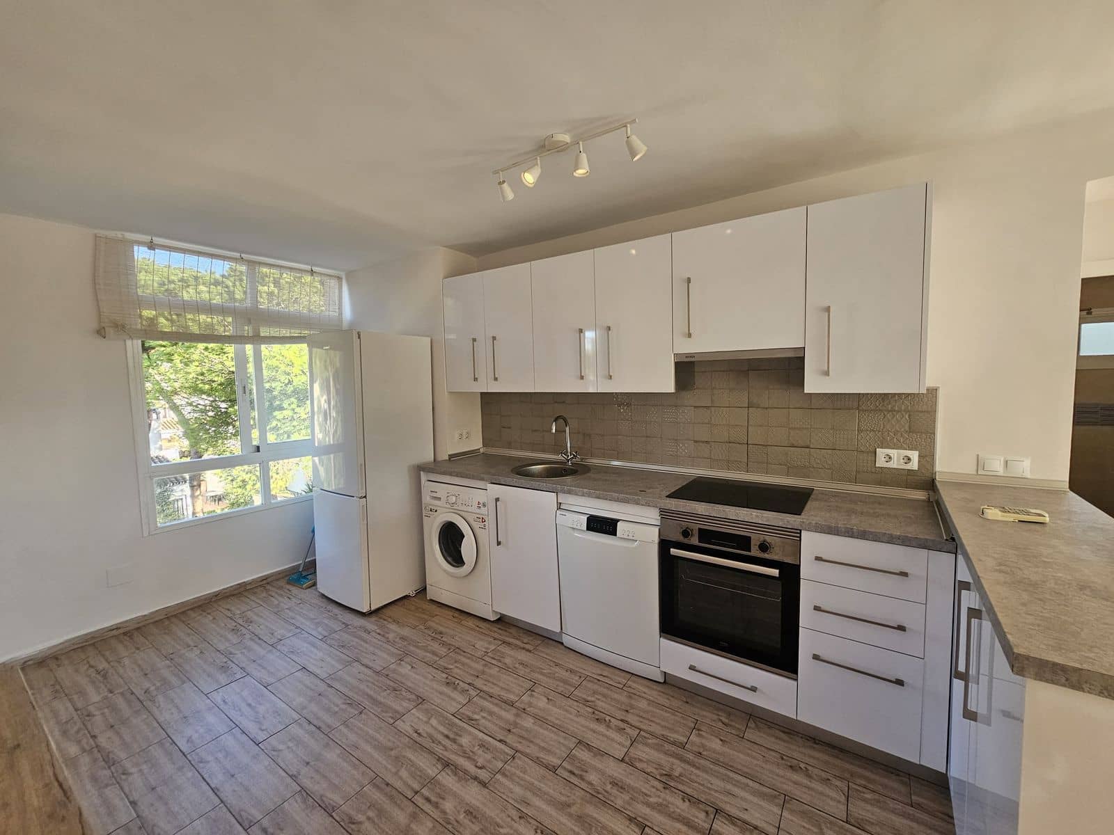 2 bedroom Apartment for sale in Calypso with pool garage - € 379,000 (Ref: 9337104)