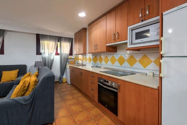 2 bedroom Apartment for sale in El Paraiso, Estepona with pool - € 235,000 (Ref: 9337105)