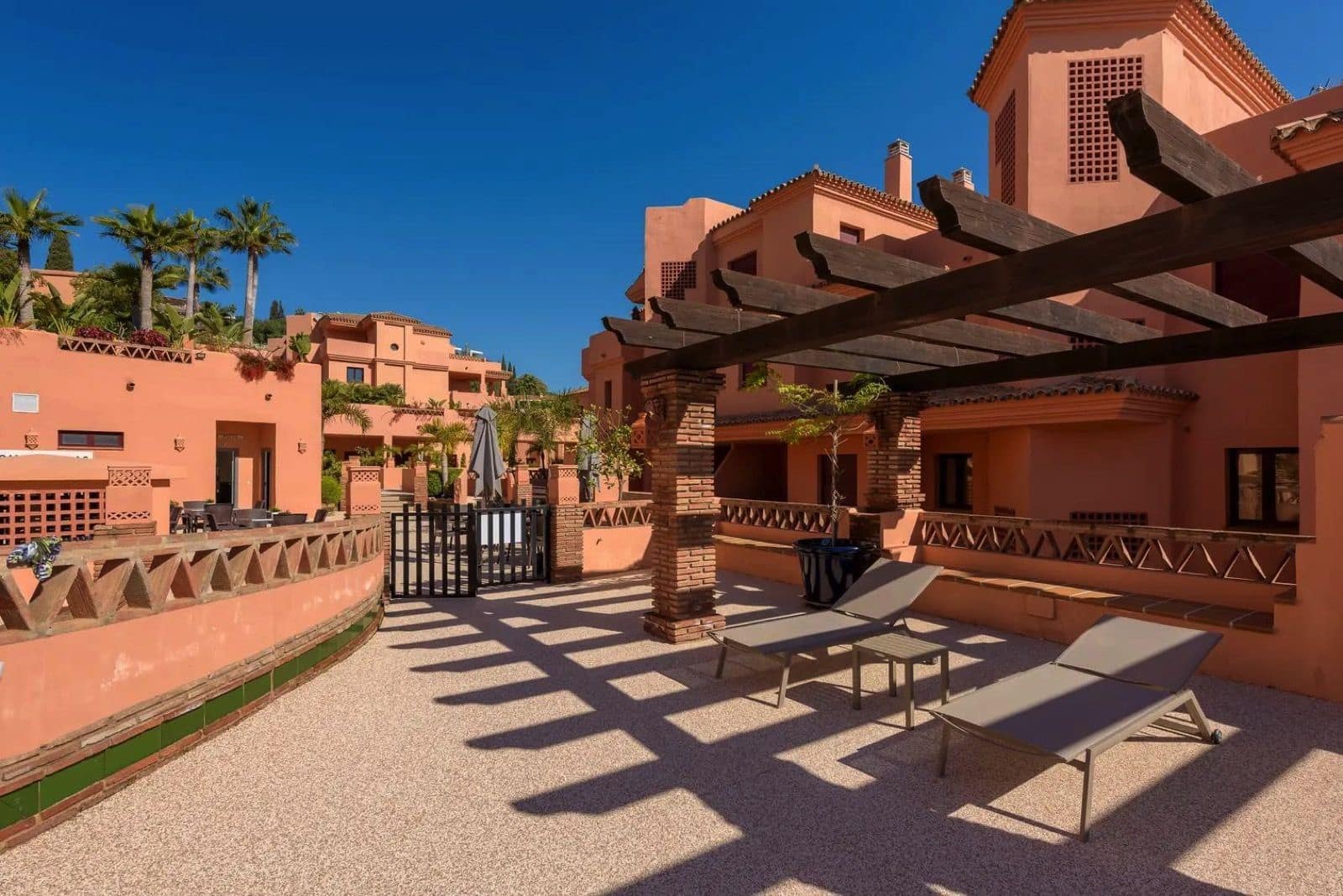 2 sypialnia Apartament na sprzedaż w El Paraiso z basenem - 235 000 € (Ref: 9337105)