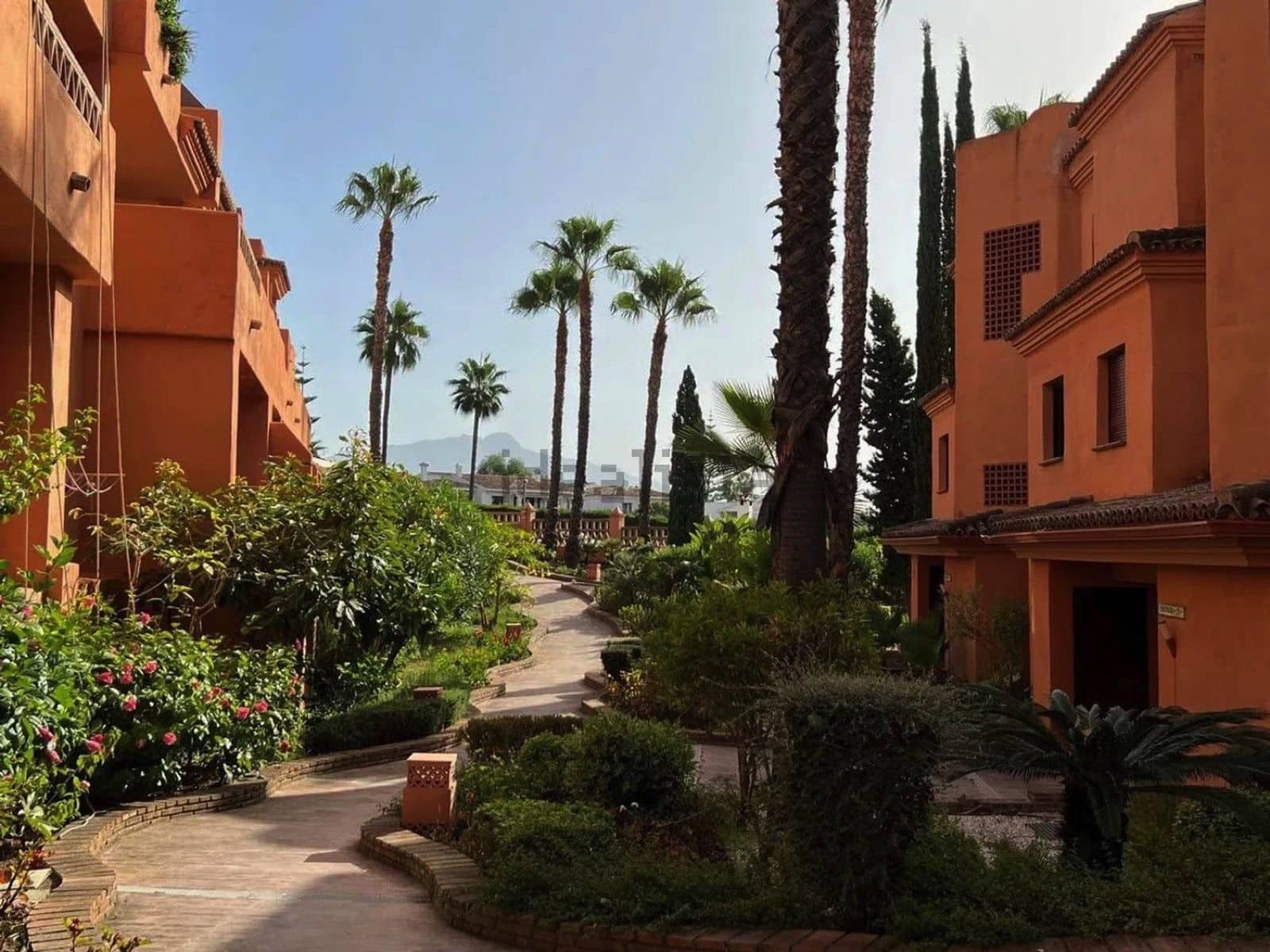 2 sypialnia Apartament na sprzedaż w El Paraiso z basenem - 235 000 € (Ref: 9337105)